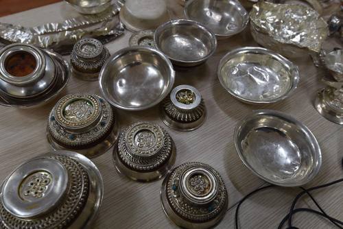 Мөнгөн аягаа хулгайд алдсан хүмүүс цагдаад хандаарай